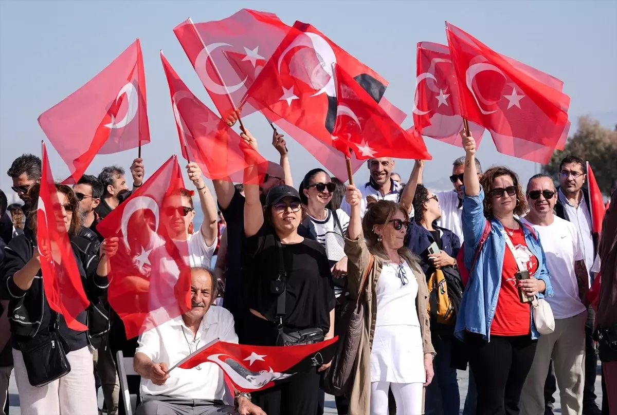 İzmir ve çevre illerde 23 Nisan Ulusal Egemenlik ve Çocuk Bayramı kutlanıyor