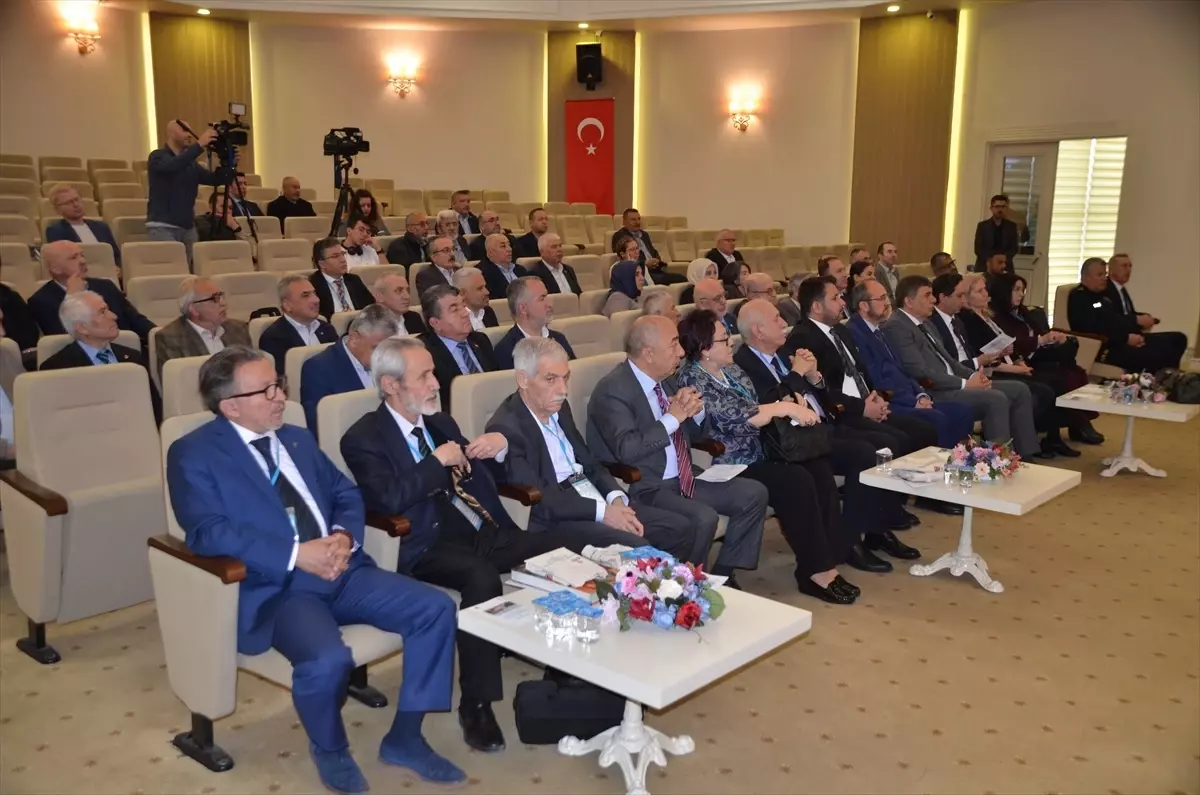 Kahramankazan'da Tarihi Şahsiyetler Sempozyumu Düzenlendi