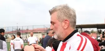 Kahramanmaraş'ta protokol üyeleri, şehit ve gazi çocuklarıyla futbol maçı yaptı