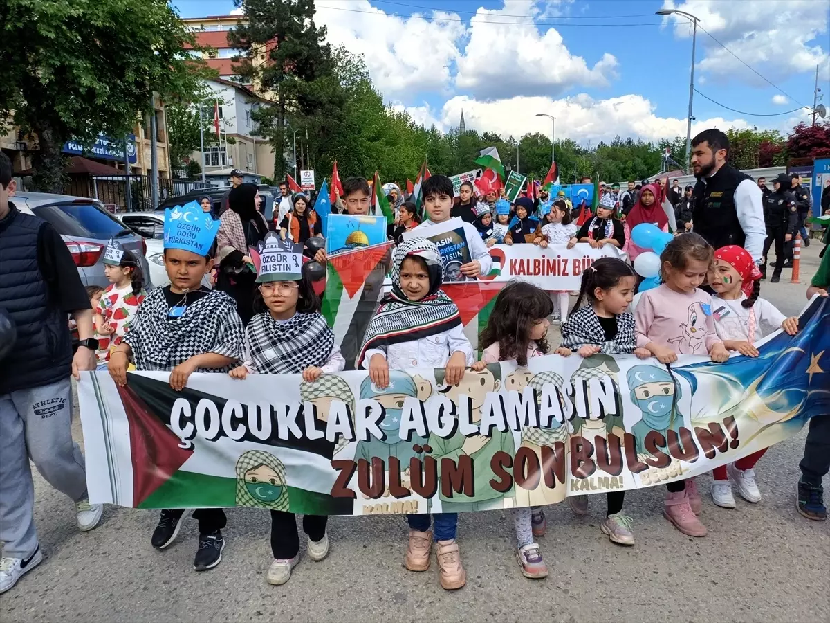 Karabük'te Çocuklardan Filistin ve Doğu Türkistan'a Destek Yürüyüşü