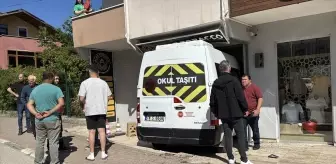 Kontrolden Çıkan Öğrenci Servisi İş Yerine Girdi