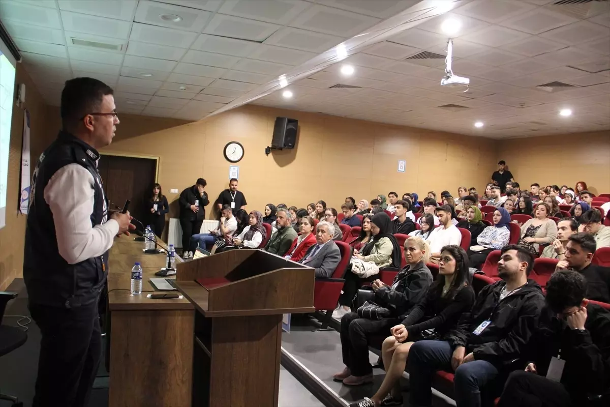 Karabük'te siber suçlarla mücadele semineri düzenlendi
