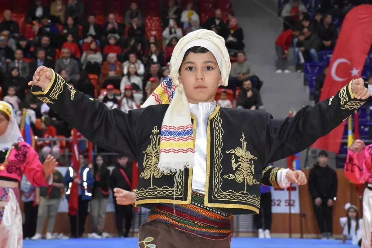 Karadeniz'de 23 Nisan Ulusal Egemenlik ve Çocuk Bayramı törenlerle kutlandı