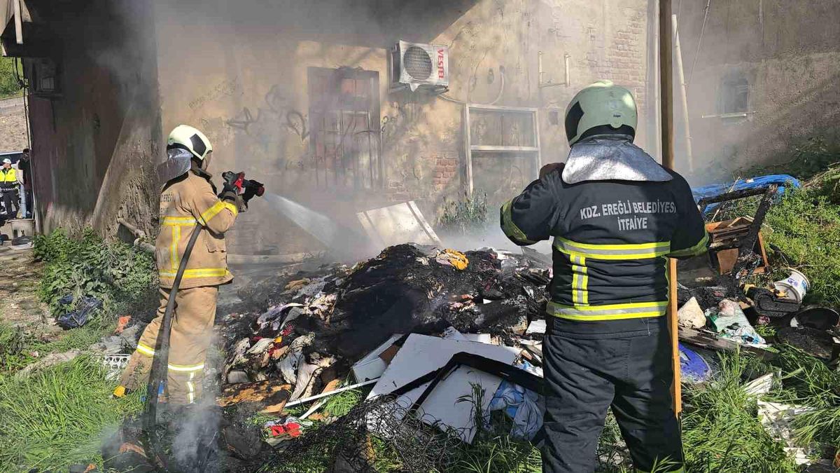 Zonguldak'ta Metruk Bina Yangını Paniğe Neden Oldu