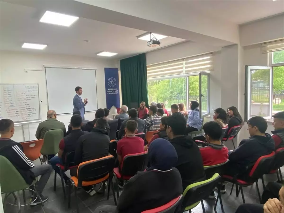 Karakeçili'de 'Dijital Medya ve Sanal Kumar' Konferansı Düzenlendi