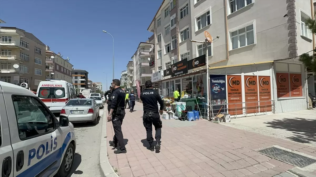 Hamile Eşini Bıçakla Alıkoyan Şüpheli Gözaltına Alındı
