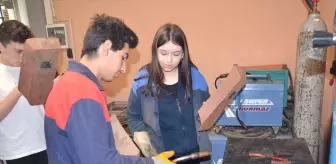Karamürsel'de Ortaokul Öğrencilerine Mesleki Eğitim Tanıtım Gezisi