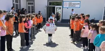 Kargı'daki Öğrenciler, Atık Malzemelerle Defile Düzenledi