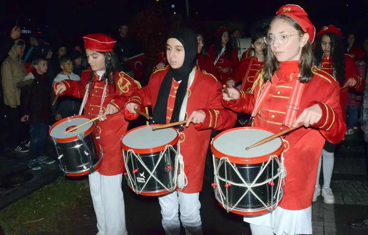 Kars'ta '23 Nisan Fener Alayı' düzenlendi