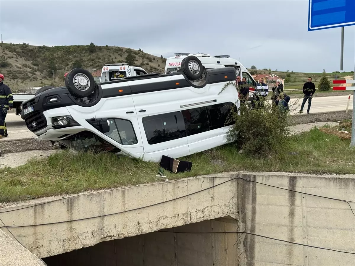Kastamonu'da Minibüs ile Tır Çarpıştı: 10 Yaralı