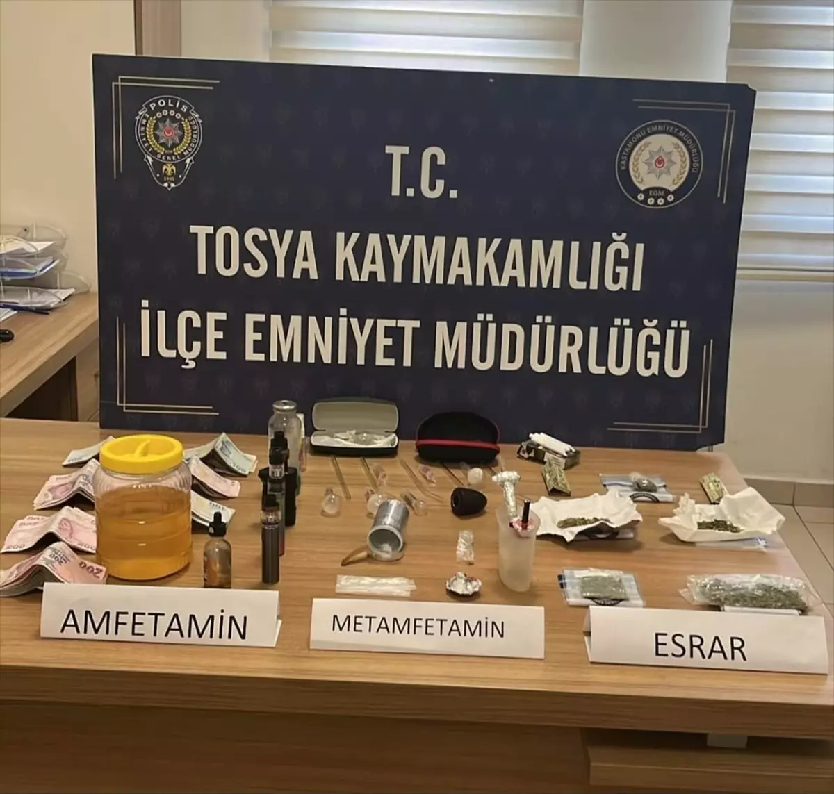 Tosya'da Uyuşturucu Operasyonu: 3 Gözaltı