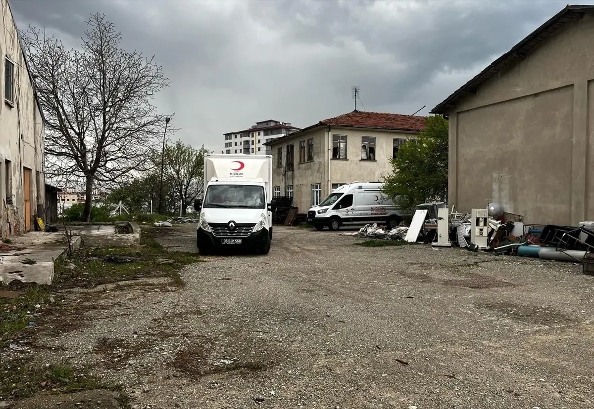 İstanbul'daki Deprem Sonrası Kızılay'dan Mobil Aşevi Desteği