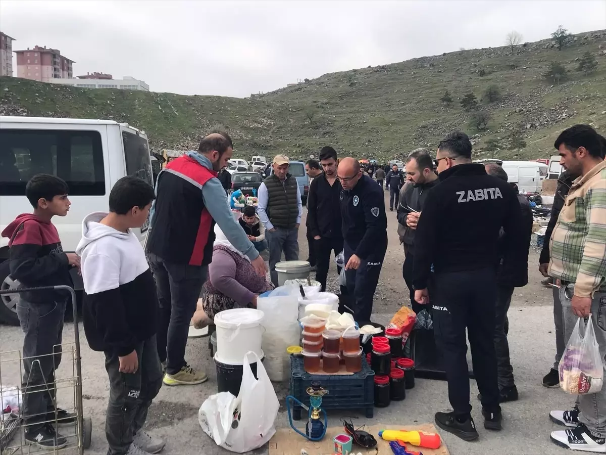 Kayseri'de Bitpazarında Sağlıksız Gıdalara El Konuldu