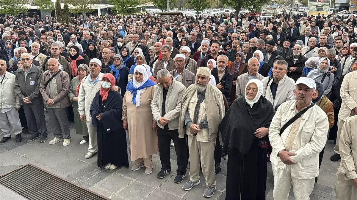 Kayseri'den Hacı Adayları Kutsal Topraklara Uğurlandı