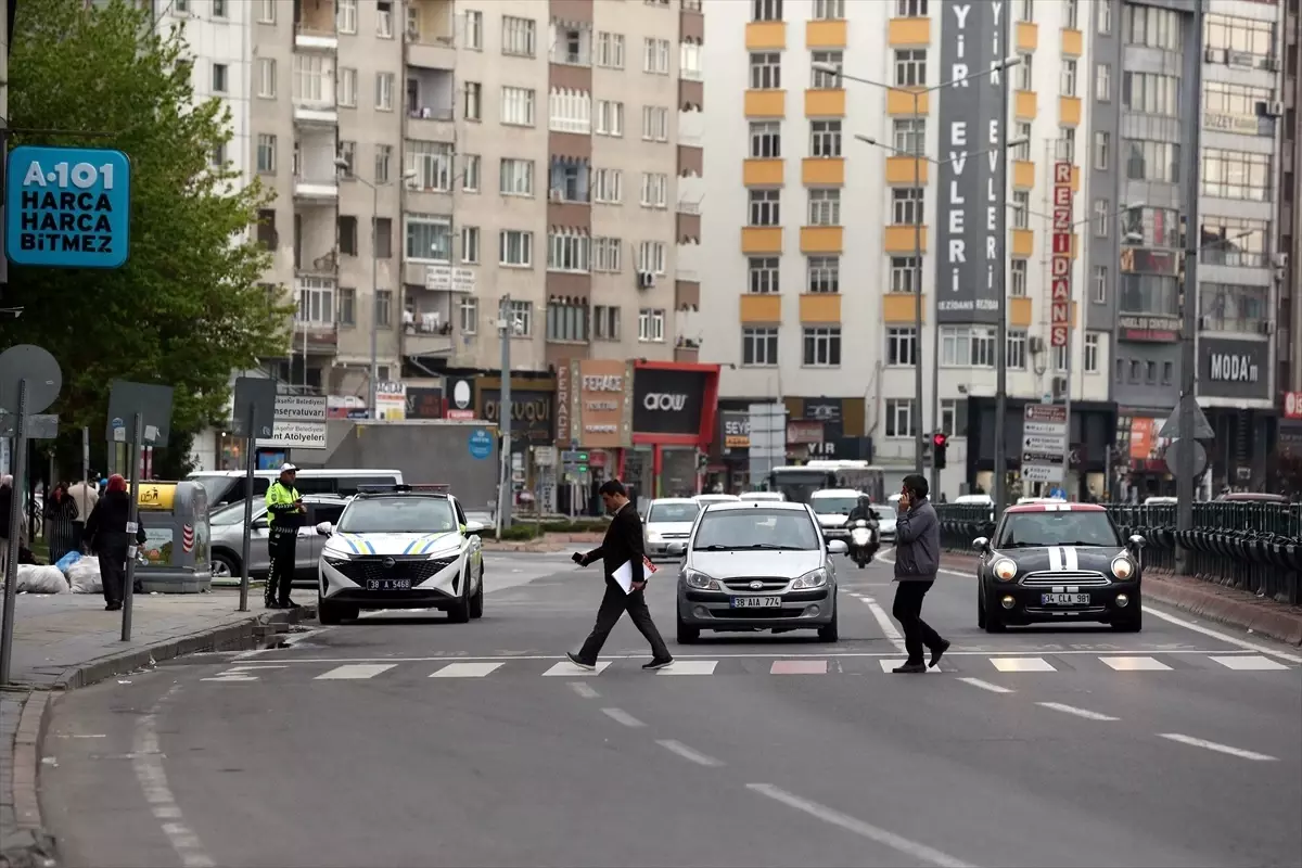 Kayseri'de Yaya Geçidi Denetimleri Sürüyor