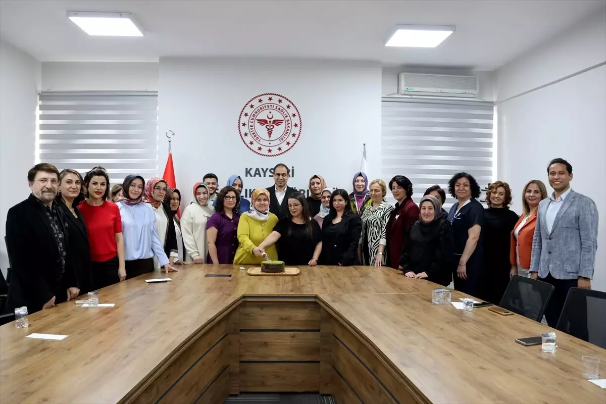 Kayseri'de Ebeler Haftası Etkinliği Düzenlendi