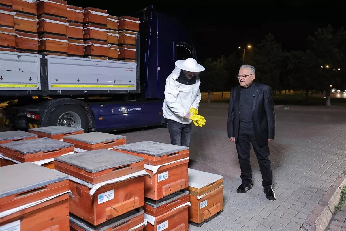 Kayseri'den Arıcılığa Destek: 600 Arılı Kovan Dağıtıldı