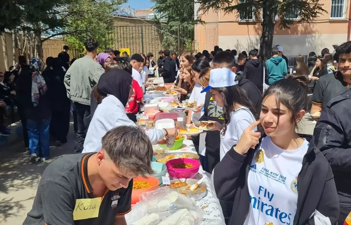 Kırıkkale Süleyman Demirel Anadolu Lisesi'nden İhtiyaç Sahibi Öğrencilere Destek Kermesi