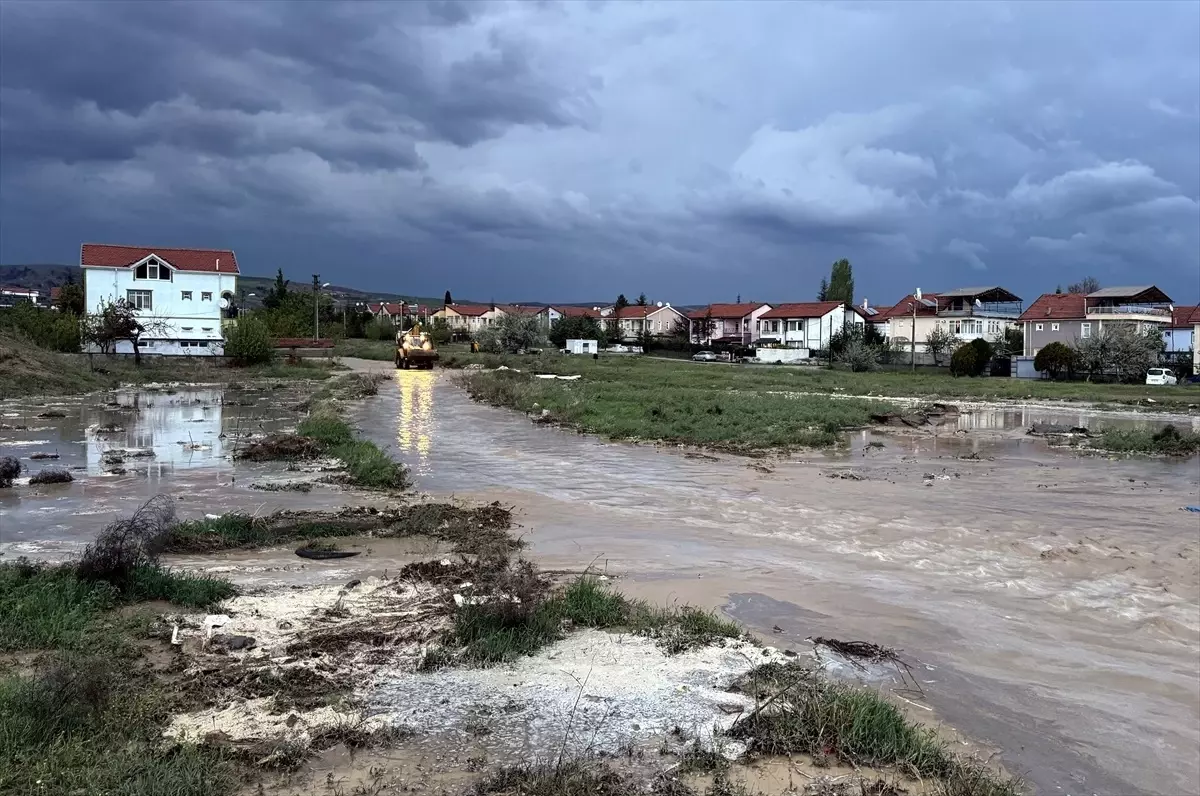 Kırıkkale'de Sağanak Yağış Sel Baskınlarına Neden Oldu