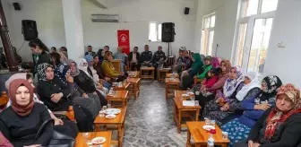 Kırsaldaki mahalleleri gezen ekipler kadınların kamu hizmetlerine ulaşmasını sağlıyor