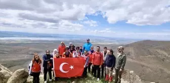 Kırşehir'de Dağcılar Aliöllez Dağı'na Tırmandı