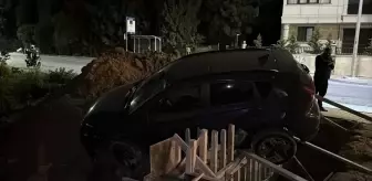 Kocaeli'de Otomobil İnşaat Sahasında Asılı Kaldı