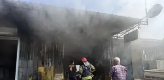 Kocaeli'de Oto Kilit Tamircisinde Yangın Çıktı