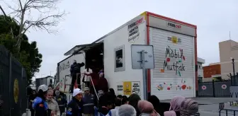 Konya Büyükşehir Belediyesi, İstanbul'da Depremzedelere Mobil Mutfak ve Ekmek Fırını Gönderdi