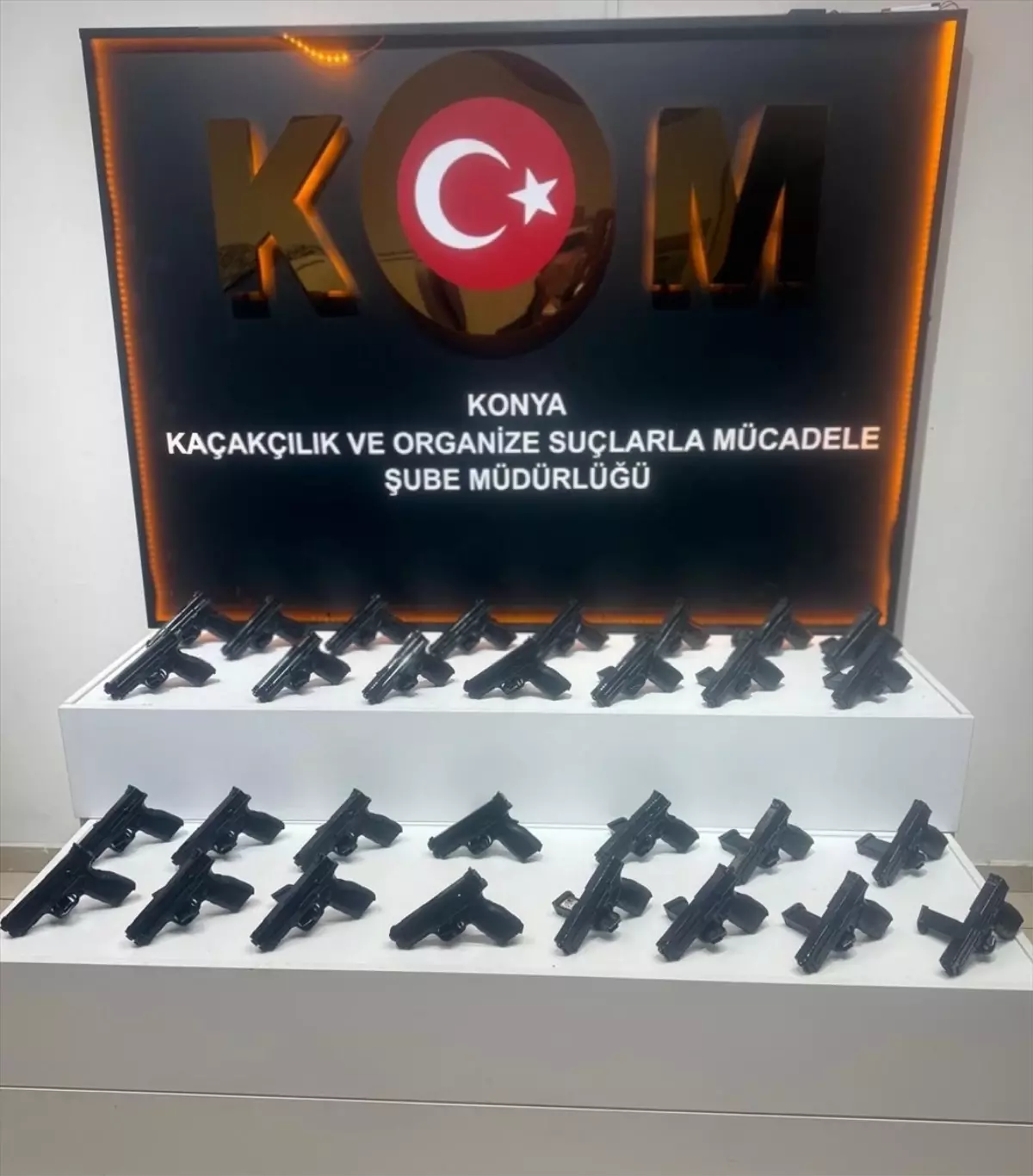 Konya'da Kaçakçılık Operasyonu: 3 Gözaltı ve 6 Milyon 200 Bin Makaron Ele Geçirildi