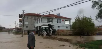 Konya'nın Yunak İlçesinde Şiddetli Yağış Tarım Arazilerini Su Bastı