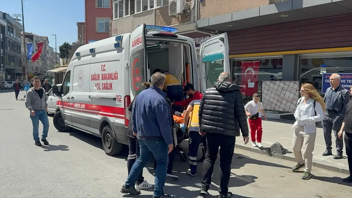 İstanbul'daki Depremde 79 Yaşındaki Adam Yaralandı