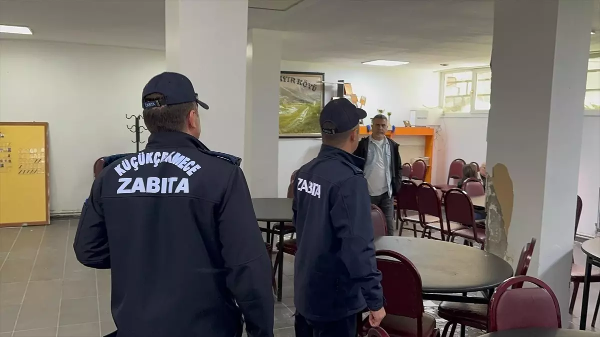 Küçükçekmece'de Deprem Sonrası Hasarlı Bina Tahliye Edildi