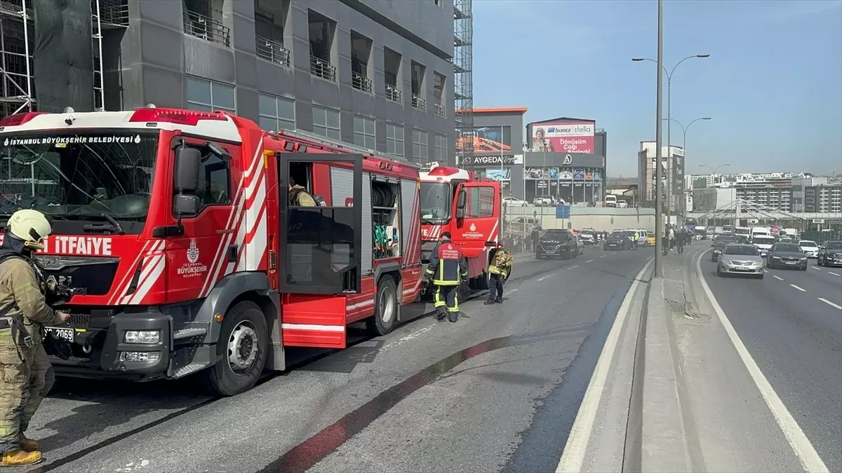 Küçükçekmece'de Tadilat Sırasında Yangın Çıktı