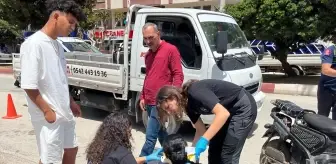 Antalya'da Elektrikli Motosiklet ile Kamyonet Çarpıştı: 2 Yaralı