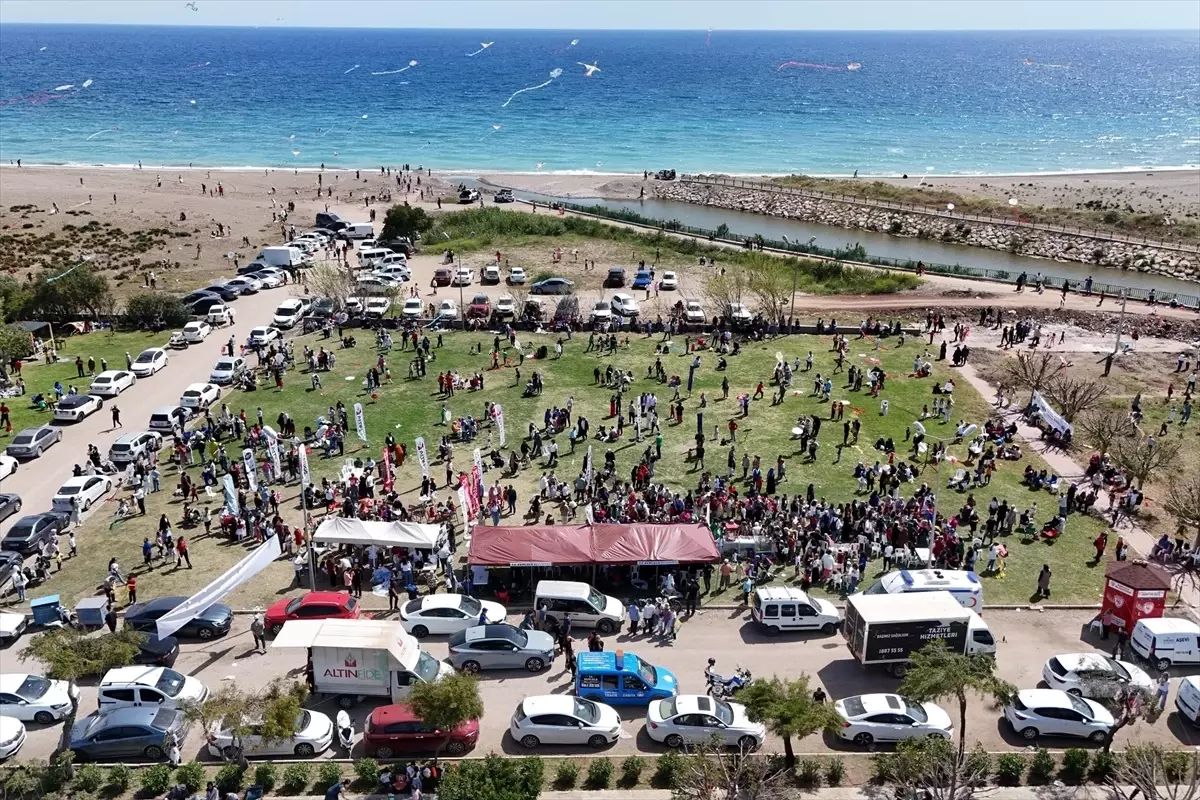 Kumluca'da 23 Nisan Uçurtma Şenliği Coşkusu