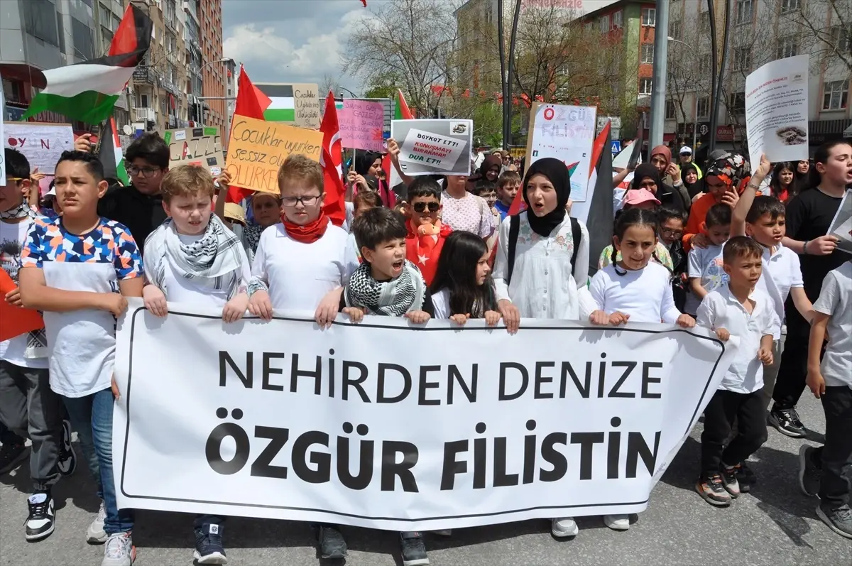 Kütahya'da Çocuklar Gazze'ye Destek İçin Yürüdü