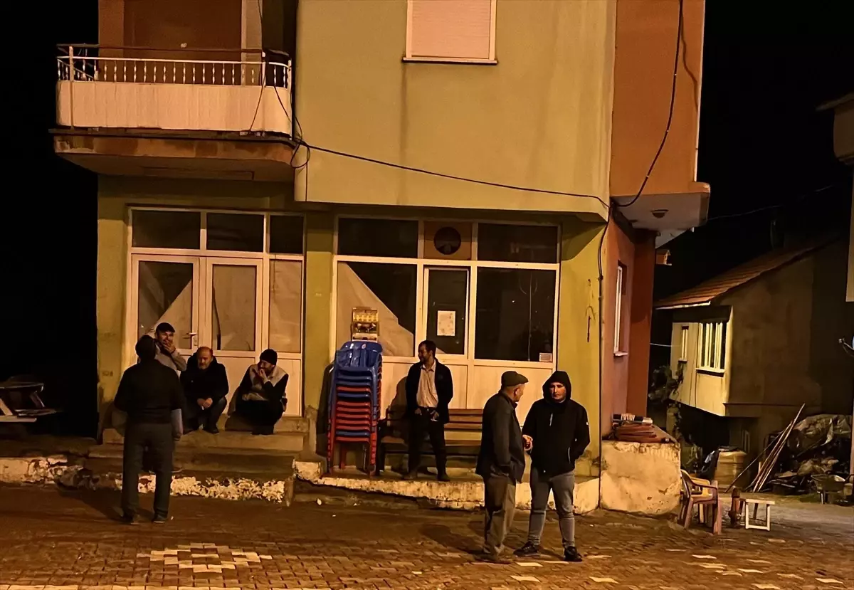 Kütahya'da Depremler, Yemişli Köylülerini Dışarıda Gecelemeye Zorluyor