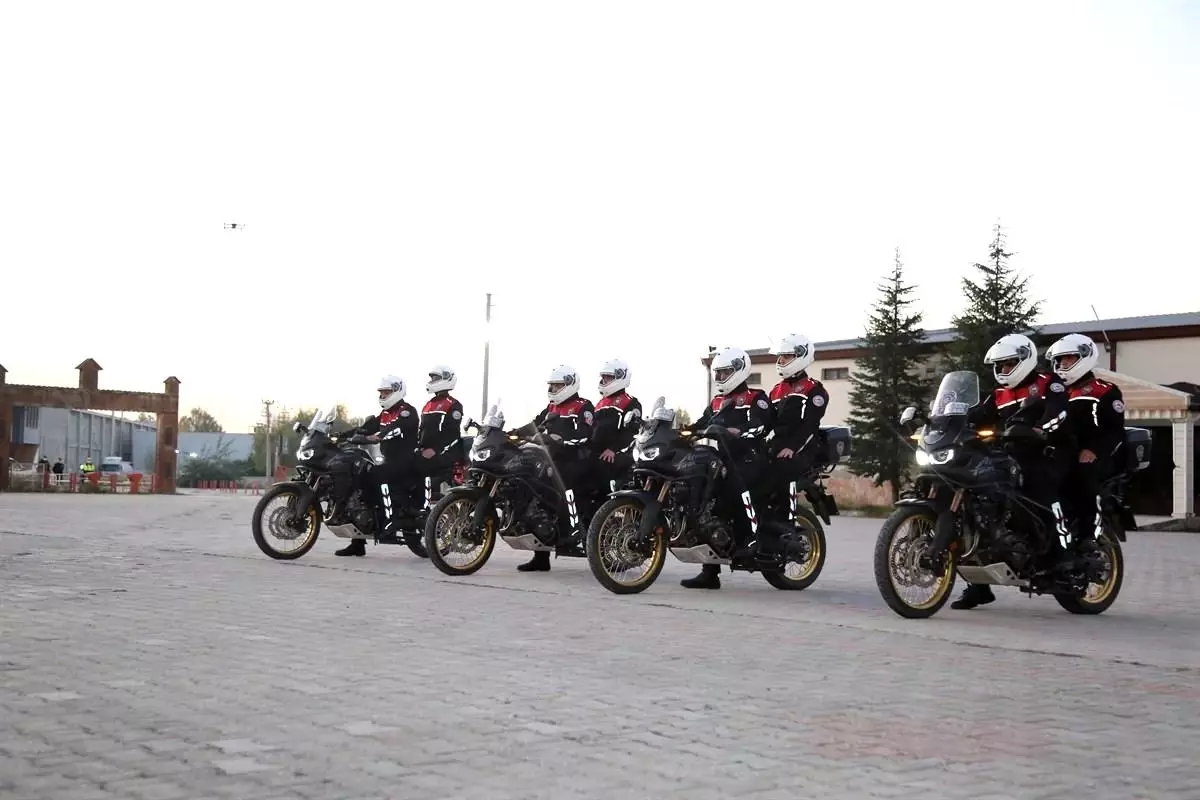 Kütahya'da Motosikletli Polislerden Başarılı Operasyonlar