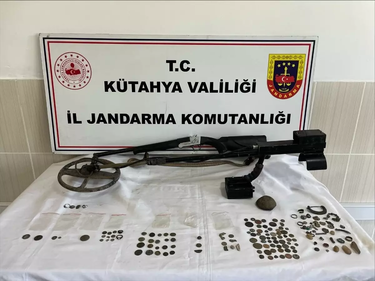Kütahya'da Tarihi Eser Kaçakçılığı Operasyonu: 148 Parça Ele Geçirildi