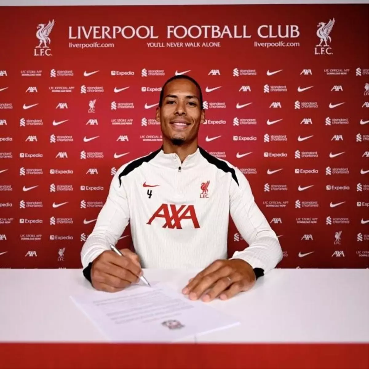Liverpool, Van Dijk'ın Sözleşmesini 2027'ye Kadar Uzattı