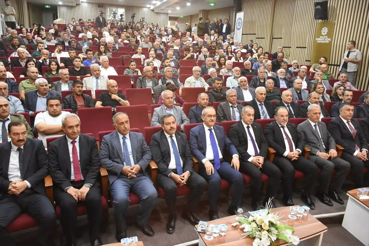 Zirai Don Sonrası Kayısıda Ağaç ve Bahçe Bakımı Konferansı Düzenlendi