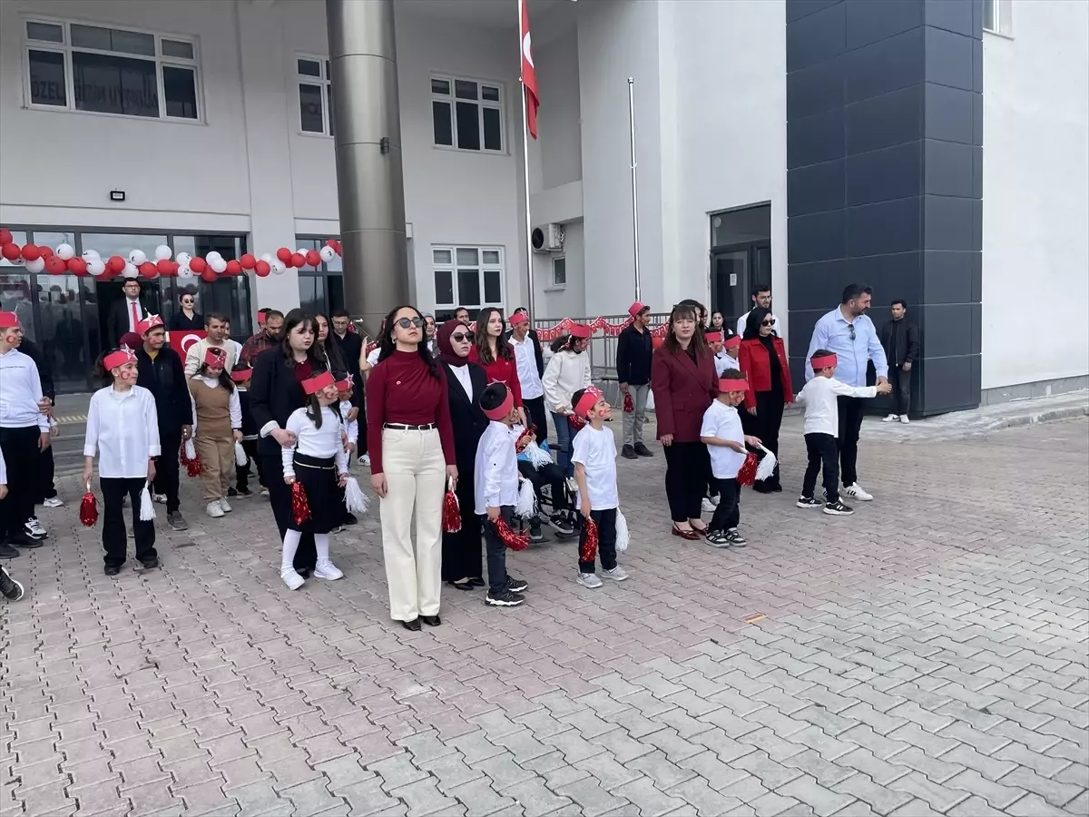 Muş'ta 23 Nisan Coşkusu Özel Eğitim Öğrencileriyle Kutlandı
