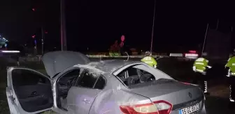 Manisa'da Otomobil Beton Bariyerlere Çarparak Devrildi, Sürücü Ağır Yaralandı