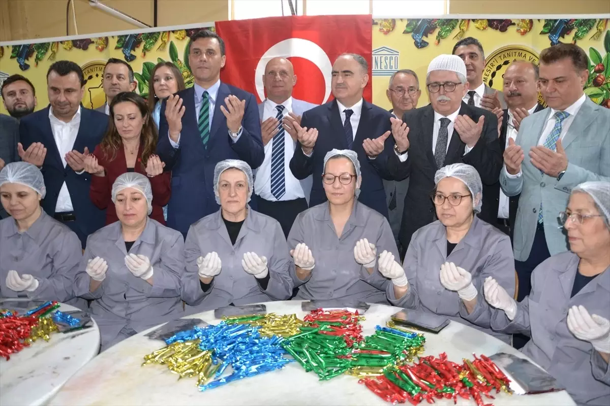 Uluslararası Manisa Mesir Macunu Festivali'nde 8 Ton Mesir Dua ile Saçıldı