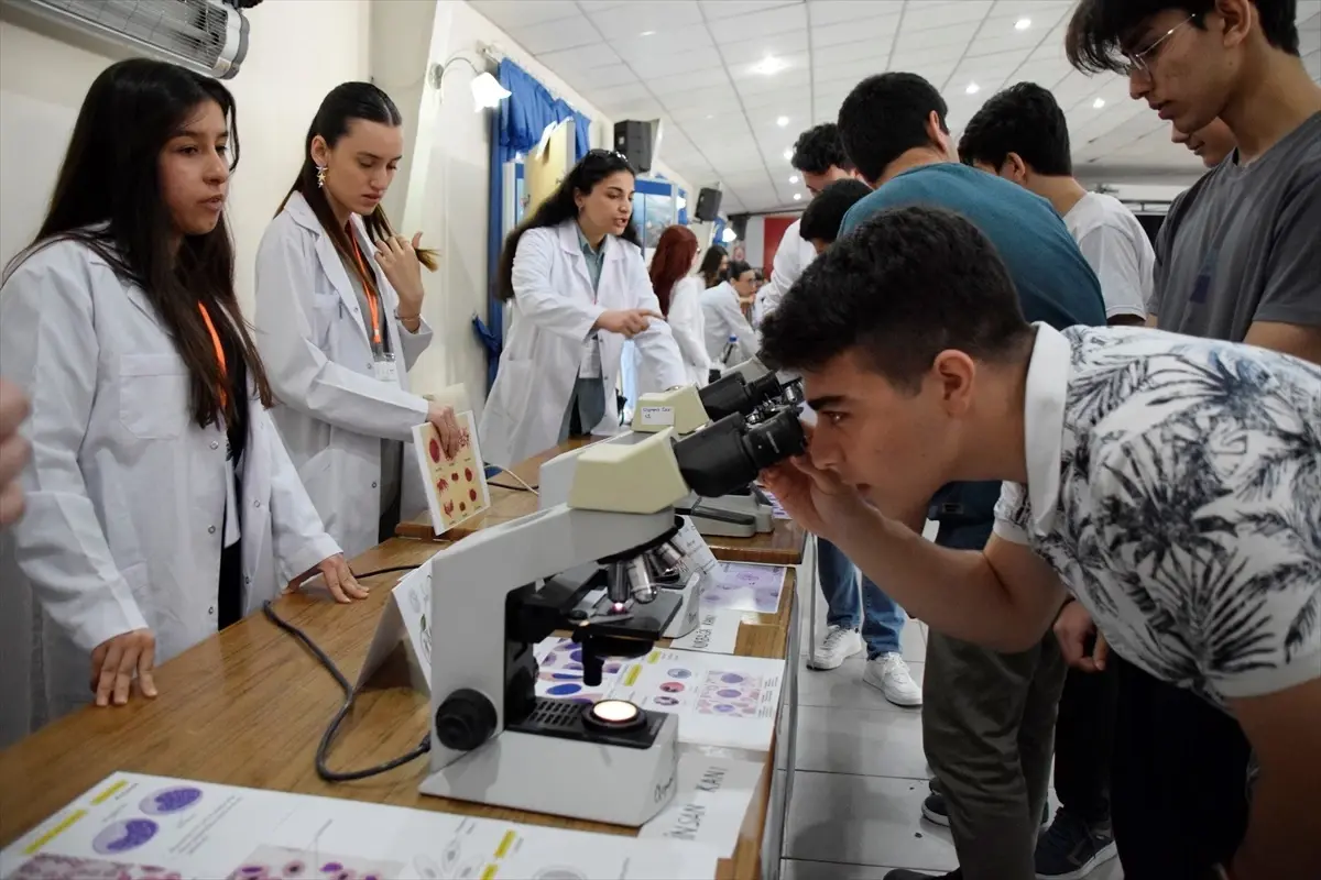 MCBÜ'den Fen Lisesi Öğrencilerine Uygulamalı Biyoloji Eğitimi
