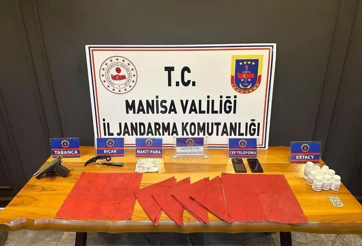 Manisa'da Uyuşturucu Ticareti Yapan İki Şüpheli Tutuklandı