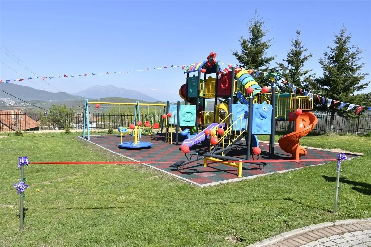 Kosova'da Samidin Emini İlköğretim Okulu'na Oyun Parkı Kuruldu