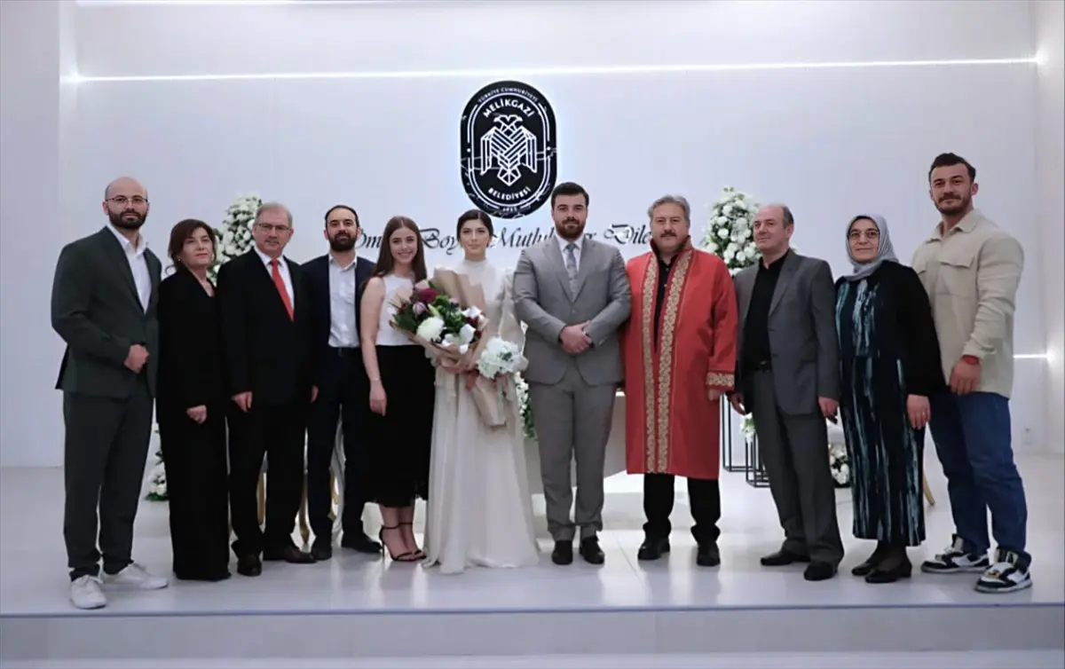 60 Çiftin Nikahı Melikgazi'de Tek Günde Kıyıldı