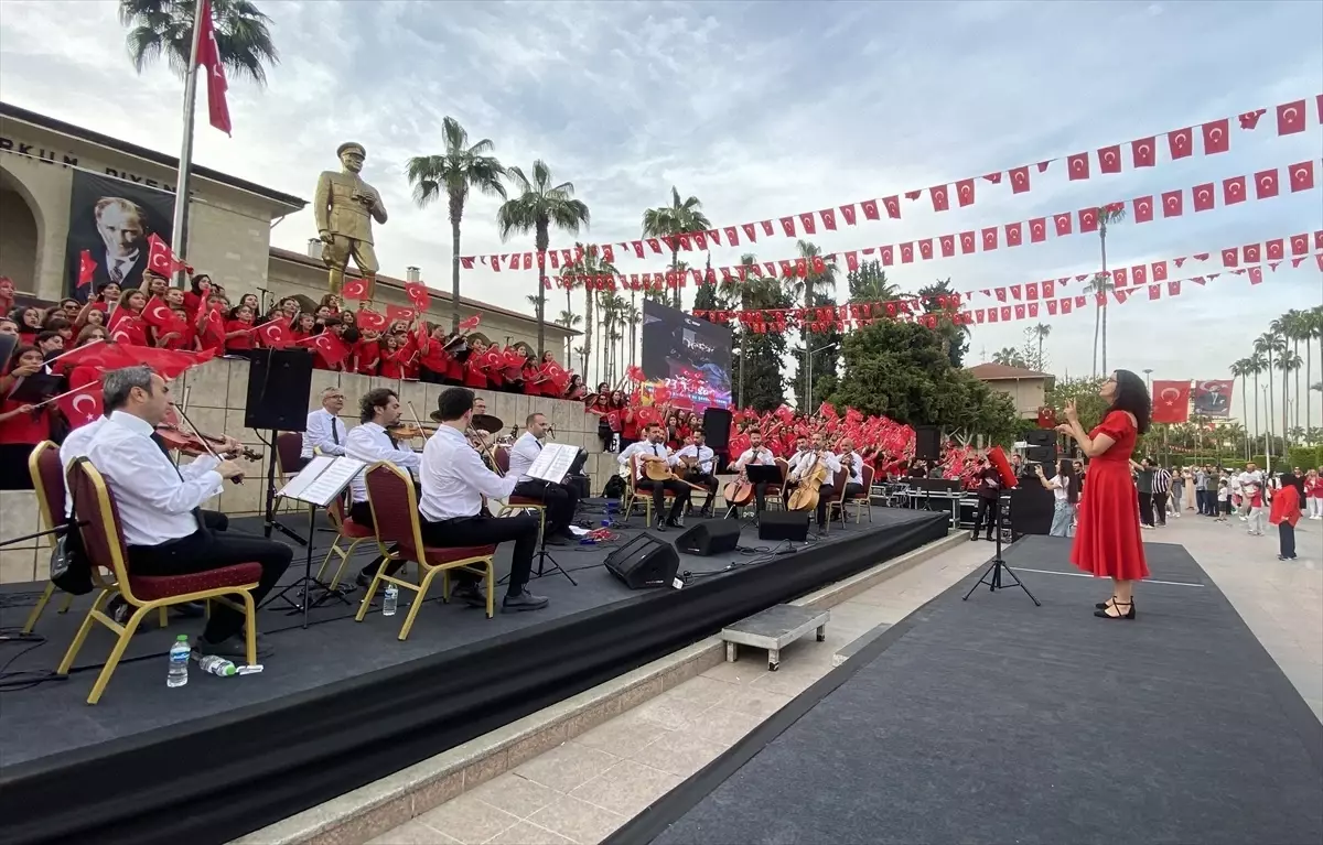 Mersin'de 23 Nisan Coşkusu: Konser Etkinliği Düzenlendi