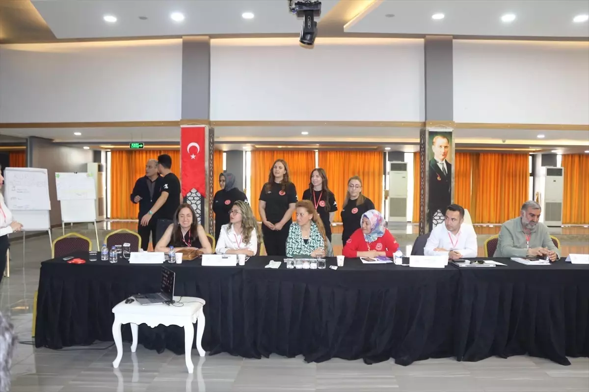 Mersin'de Sağlık Personeline İlk Yardım Eğitici Eğitmenliği Eğitimi Verildi